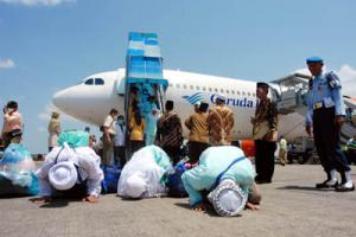 Kloter I Embarkasi Solo Tiba, Jemaah Sujud Syukur