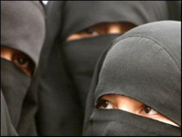 Prancis Tidak Bisa Larang Total Burqa