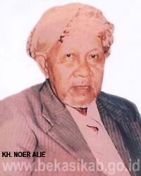 KH.Noer Alie,Ulama Yang Mujahid