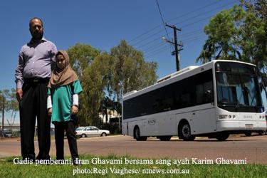 Buat Malu Pengejeknya, Muslimah Cilik Justru Dilarang Naik Bus Sekolah