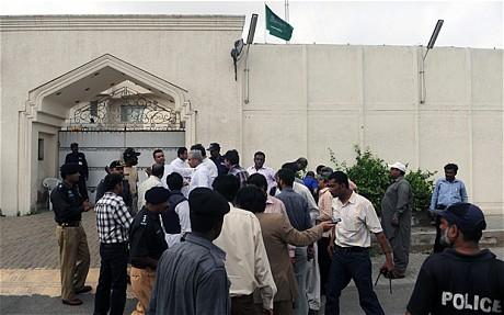 Orang Tak Dikenal Granat Konsulat Arab Saudi di Karachi Pakistan