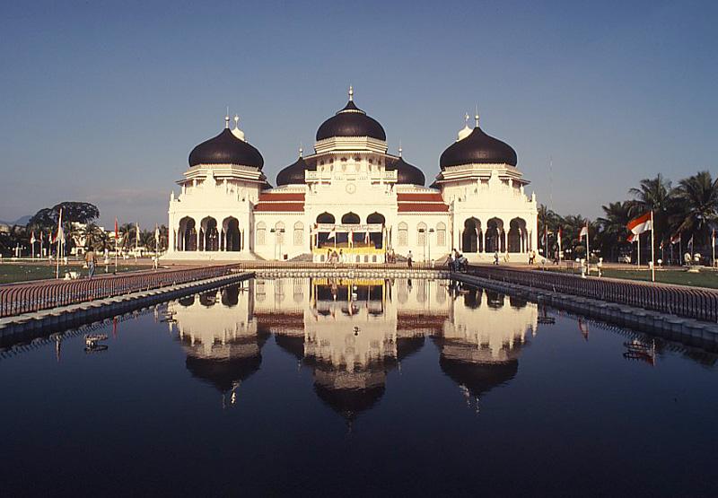 Polda Aceh Pelajari Aturan Pelarangan Pakaian Ketat Bagi Muslimah
