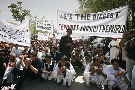 Warga Afghan Protes Serangan Mematikan Amerika