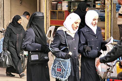 Muslim Perancis Ingin Kebebasan untuk Menggunakan Burka