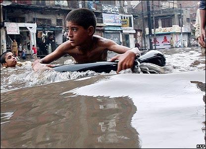 Ratusan Tewas dan Ribuan Jadi Tunawisma Akibat Banjir di Afghanistan