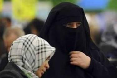 Diskriminasi Minoritas: RUU di Prancis Akan Denda Muslimah Bercadar