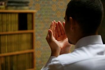 Doa Memohonkan Ampunan Bagi Orang Tua