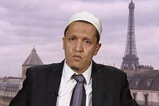 Koq Aneh, Imam Masjid Paris Malah Mendukung Pelarangan Cadar
