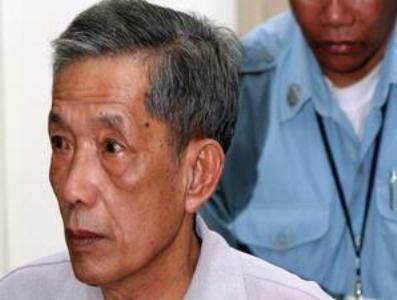 Mantan Kepala Penjara Khmer Rela Disalib