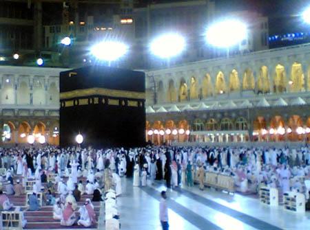 Suara Imam Masjidil Haram Membawanya Masuk Islam