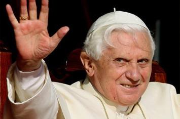 Tangkap dan Adili Paus Benediktus!