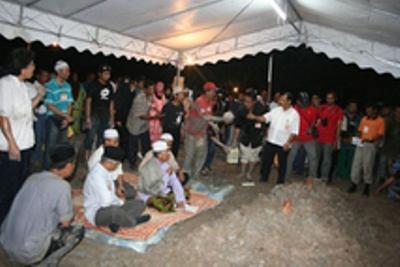 Penguburan Noordin Dihadiri Ribuan Orang