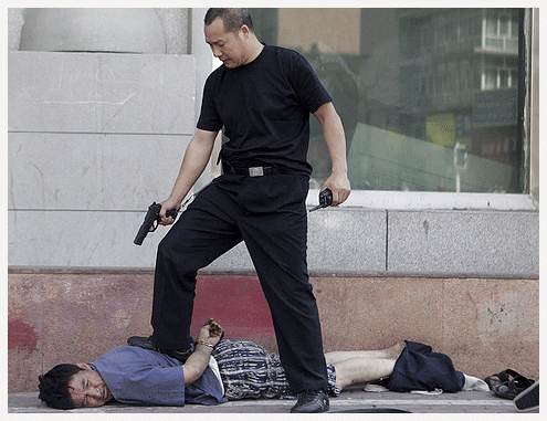 Polisi Cina Tembak Lagi Dua Muslim Uighur