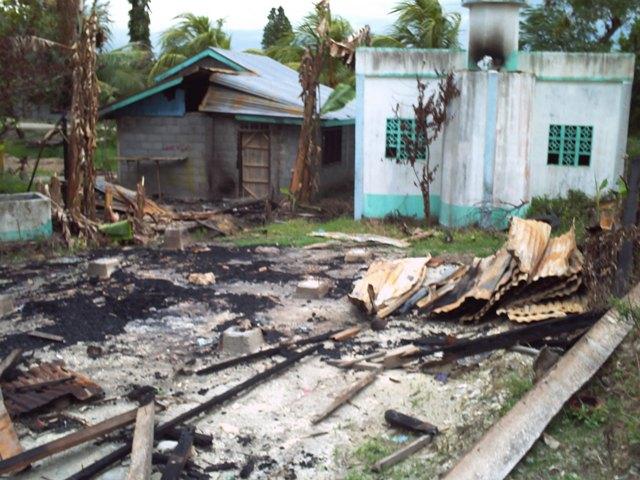 Tembakan Mortar Tentara Philipina, Menghancurkan Masjid di Mindanao