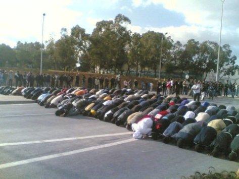 Pertama Sejak 23Thn Tunisia Bisa Sholat Tanpa Takut Diinteli Aparat