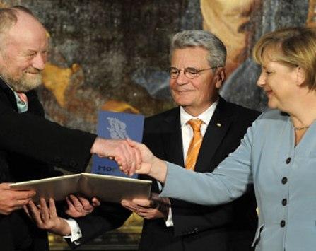 Kanselir Jerman Beri Penghargaan Pelukis Denmark Penghina Nabi!