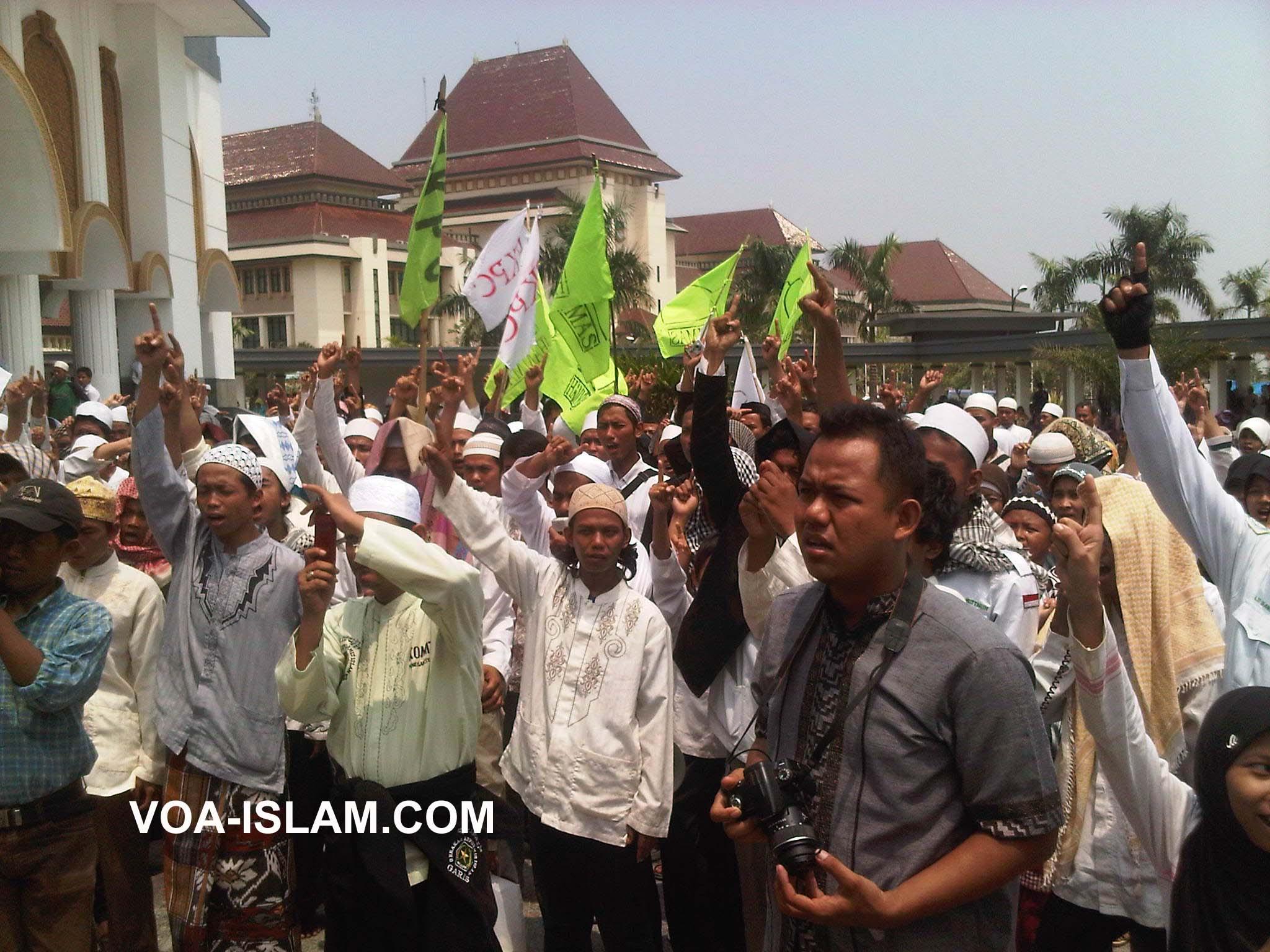 Umat Islam Bekasi: Tertibkan Gereja Liar dan Hentikan Kristenisasi!