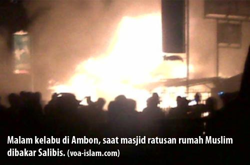 Aparat Hanya Berdiri Menonton Saat Masjid & Ratusan Rumah Muslim Dibakar Salibis