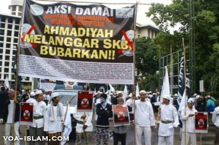 Sebarkan Ajaran kepada Warga, Masjid Ahmadiyah Cianjur Diserang Massa