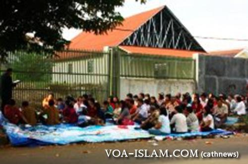 Gelar Kebaktian di Trotoar, Jemaat Gereja Yasmin Dikecam Warga Bogor