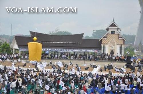 15 Ribuan Warga Sultra Serukan Tegaknya Khilafah