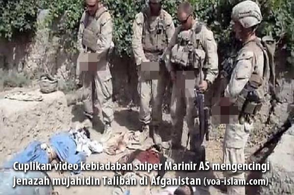 Binatang!! Tentara Marinir Amerika Kencingi Jenazah Mujahidin Taliban