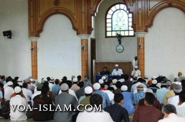 Solusi Keterpurukan Umat Islam Adalah Hijrah