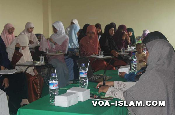 Muslimah Center DDII Jateng Gelar Talkshow ''Kiprah Dakwah Muslimah''