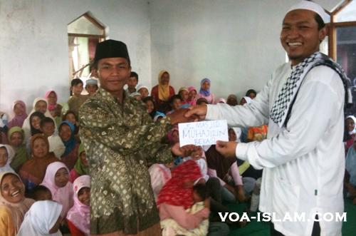 Masjid Muhajirin Bekasi & RMI  Bantu Renovasi Masjid di Lereng Merapi