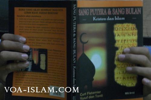 MELONGOK BUKU KRISTEN PENGHUJAT ISLAM DI GRAMEDIA