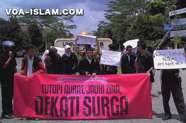 Gerakan Menutup Aurat FSLDF UII: Tutup Aurat, Jauhi Zina, Dekati Surga