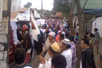 Ganggu Ibadah dan Kesehatan, Rumah Potong Babi Rawakalong Disegel Warga