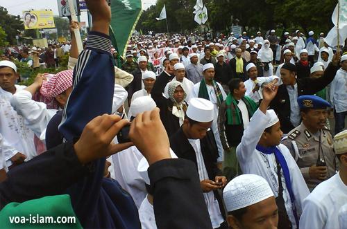 Ormas Islam Kecam Buku Hujatan Islam yang Dijual Bebas di Gramedia Bekasi