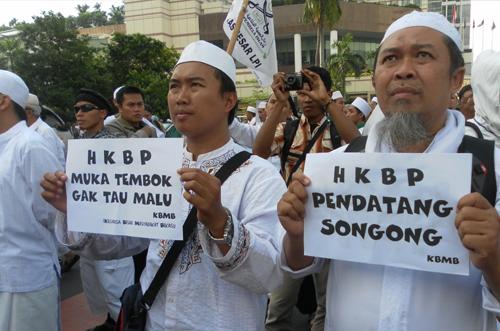 KUIB: Adili Pendeta HKBP Anarkhis Penganiaya Ustadz Bekasi!!