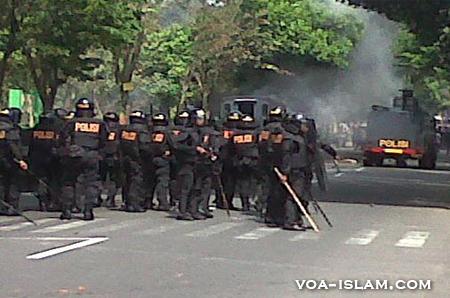 Kerusuhan Temanggung: Polisi Beringas, Maki Massa Muslim dengan Kata-kata Keji