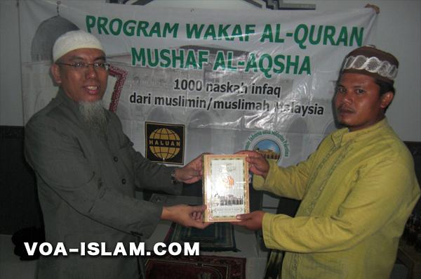 KISPA Waqafkan Mushaf Al-Aqsha ke Masyarakat Cikedung Lor Indramayu