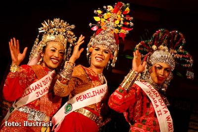 Nodai Syariat Islam, Kontes Waria Berkedok Pesta Perkawinan Dibubarkan