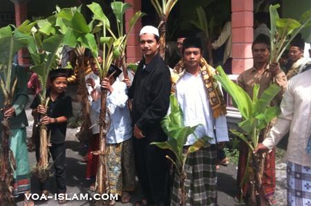 Pesantren Masyarakat Merapi Merbabu Bagi Bibit Pisang di Daerah Rawan Pemurtadan