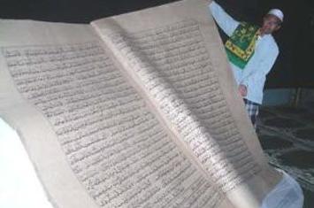Ternyata Al-Qur'an Terbesar di Dunia Ada di Pesantren Parung