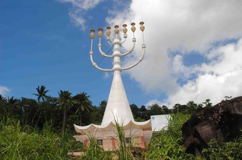 http://www.voa-islam.com/photos2/Azka/yahudi-manado-menorah.jpg