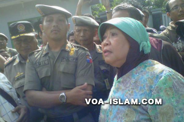 Dukung Gereja Lawan Hukum, Lily Wahid Hina Muslim Bogor Preman