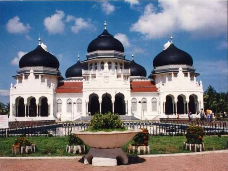 Umat Islam Aceh Tolak Pendirian Hotel & Mal Dekat Masjid Baiturrahman