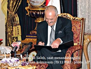 Presiden Yaman Mundur dari Kekuasaan dengan Imbalan Kebal Hukum