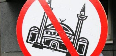 Mereka Mengajari Kami Membenci Islam