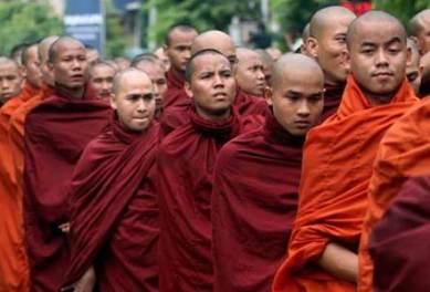 Bhiksu Kok Demo Kompori Kasus Rohingya!!