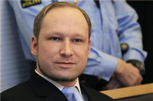 Pembantai Anders Behring Breivik Mengaku Tidak Bersalah