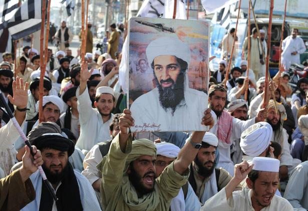 Ribuan Orang Berdemo Peringati Kematian Syaikh Usamah Bin Ladin di Pakistan