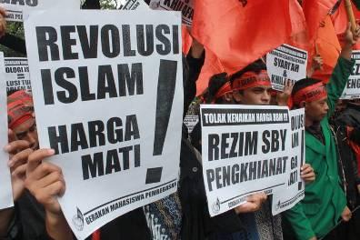 Aksi Massa Bergerak, Jakarta Panas Membara, SBY Deg-degan