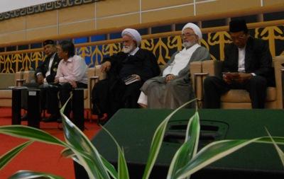 Cium Tangan Ulama Syiah, Pengurus DMI Mengaku Murid Besar