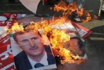 Suriah : Ribuan Rakyat Turun ke Jalan Menentang Assad